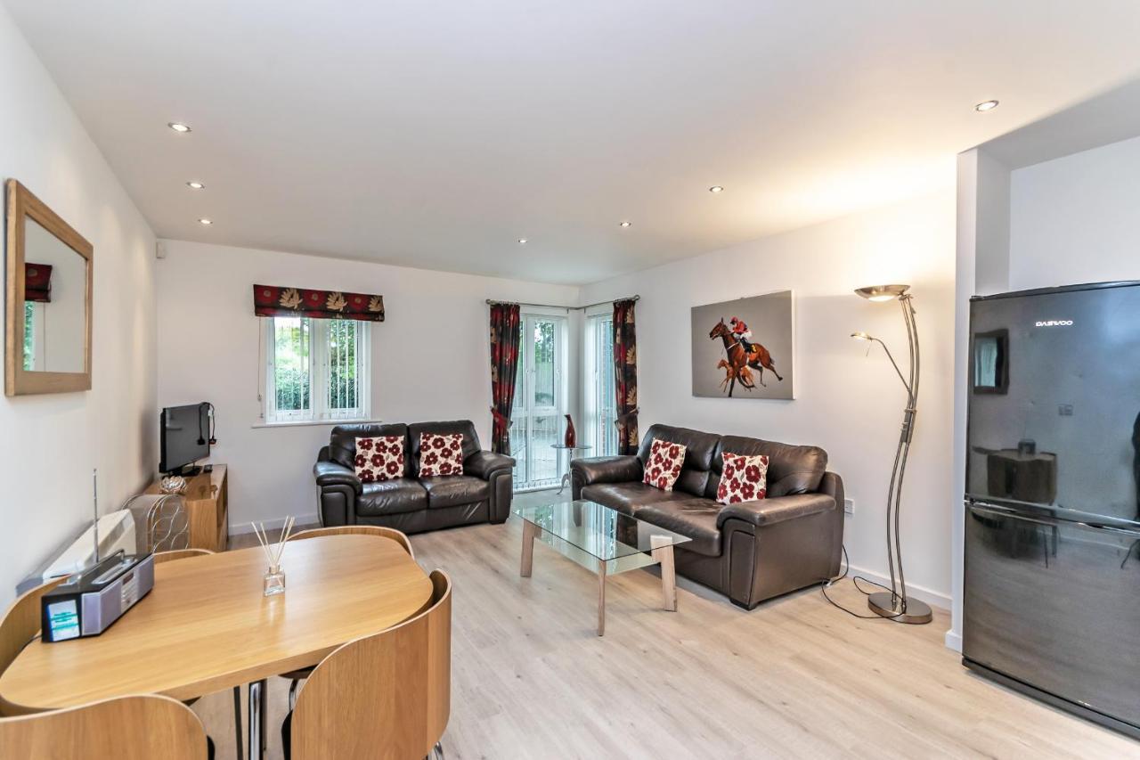 Racecourse Serviced Apartments Chester Zewnętrze zdjęcie