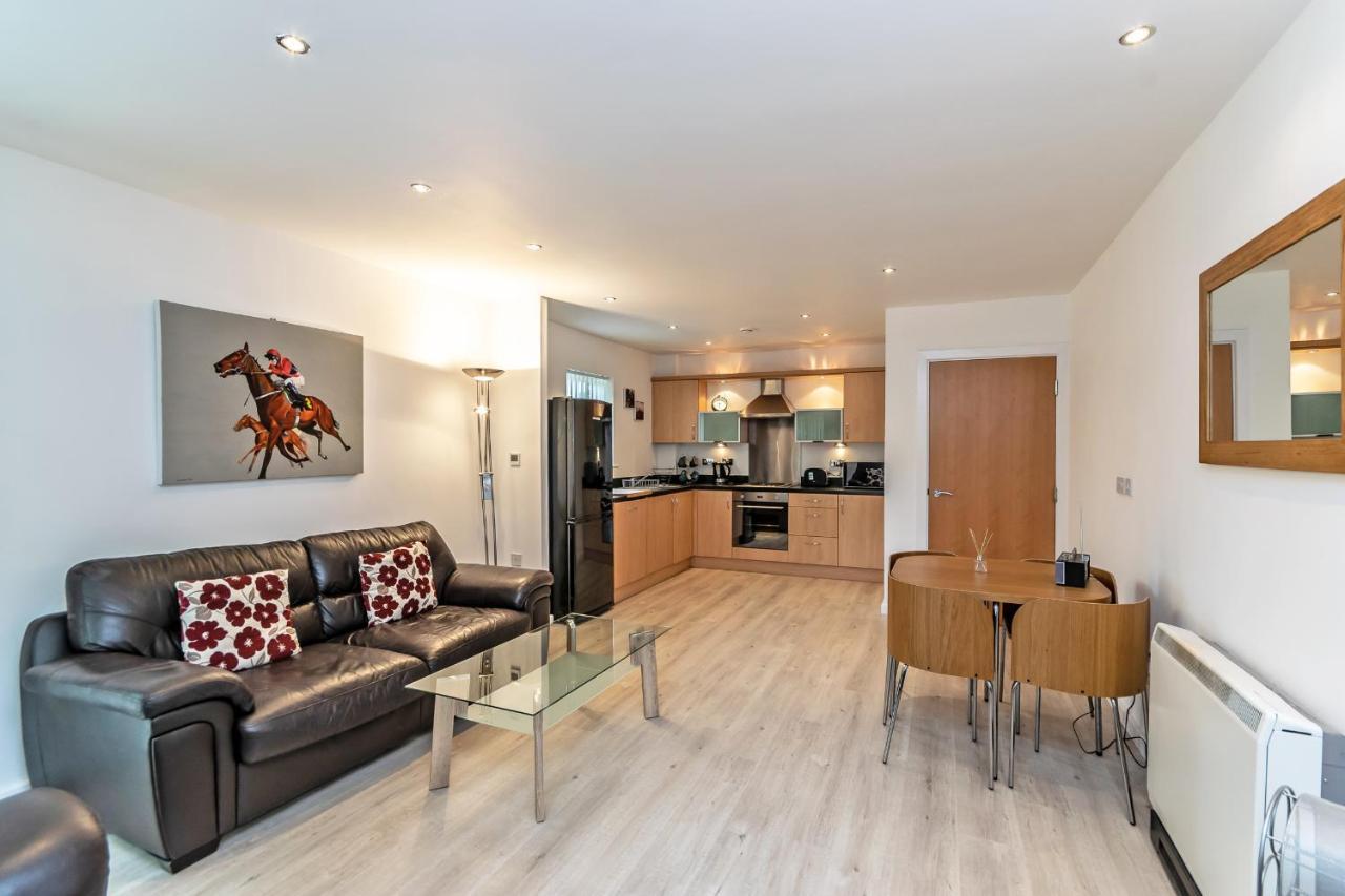 Racecourse Serviced Apartments Chester Zewnętrze zdjęcie